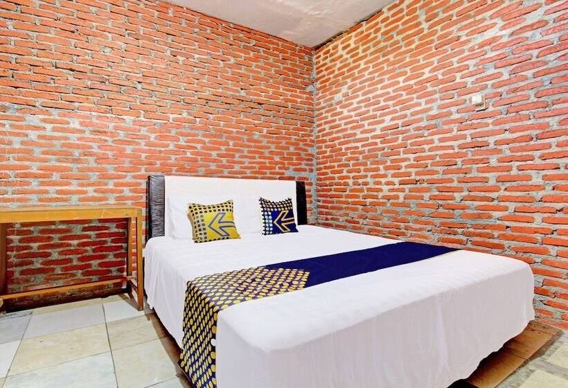 호텔 Spot On 93010 Omah Bareng Syariah