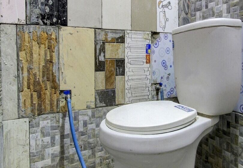 호텔 Spot On 93010 Omah Bareng Syariah