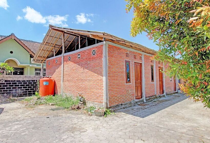 호텔 Spot On 93010 Omah Bareng Syariah