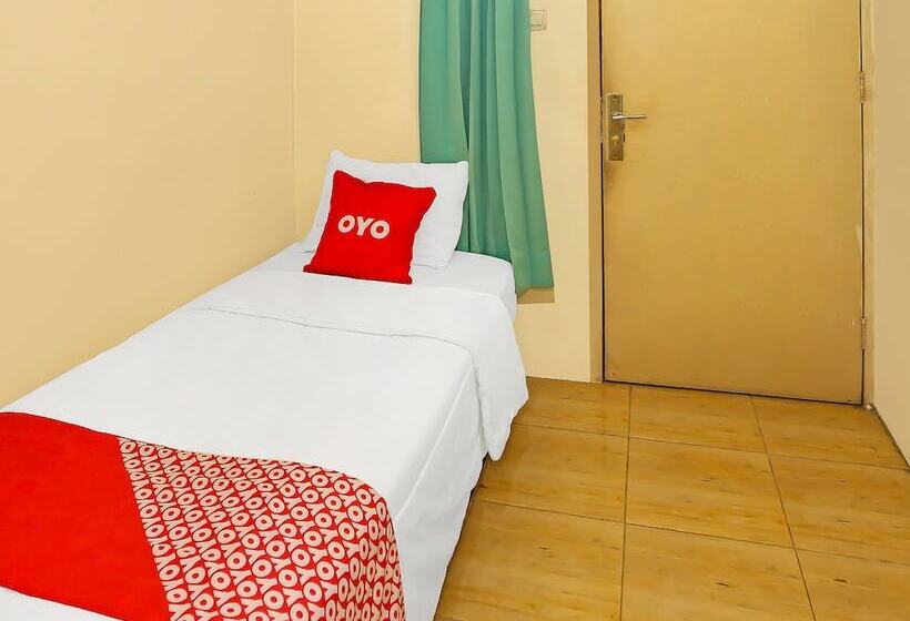 Отель Super Oyo 92262 Backpacker Homestay Cibubur