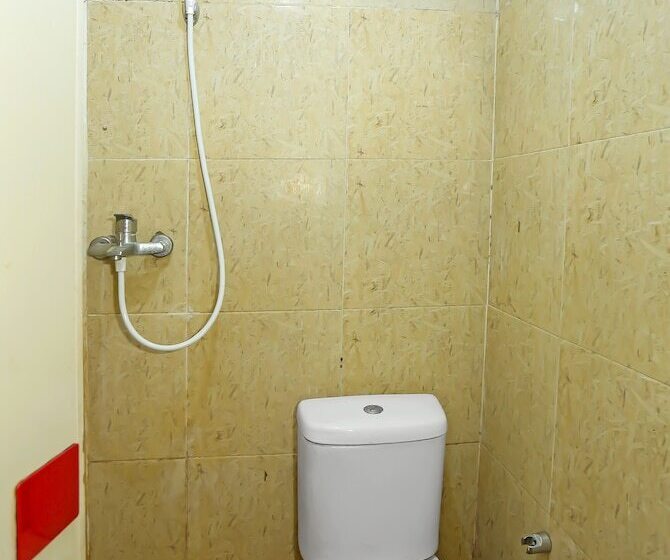 Отель Super Oyo 92262 Backpacker Homestay Cibubur