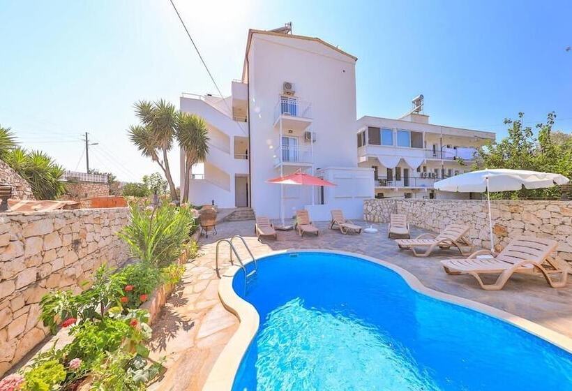 酒店 Tübin Kültür Evi