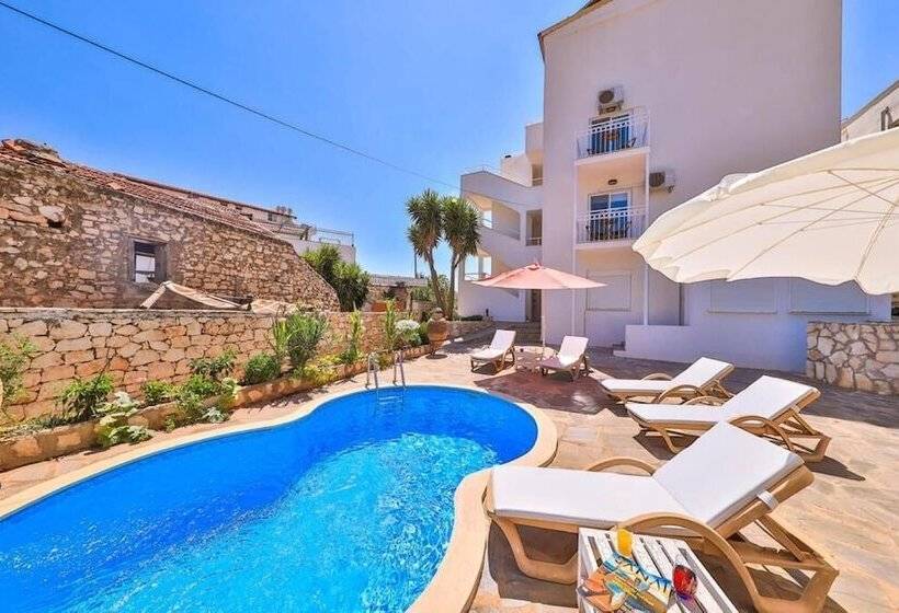 酒店 Tübin Kültür Evi