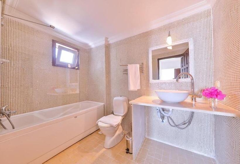 酒店 Tübin Kültür Evi