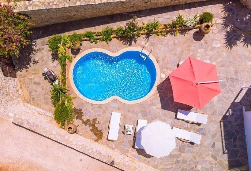 酒店 Tübin Kültür Evi