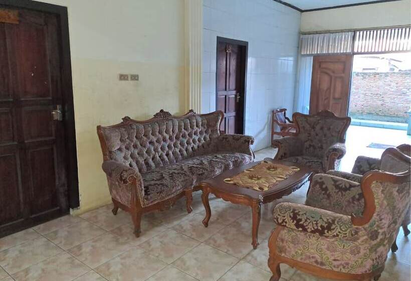 בית מלון כפרי Tepian Batang Hari By Oyo