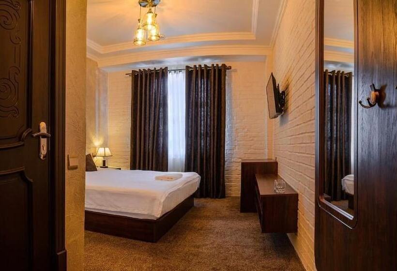 בית מלון כפרי Usman