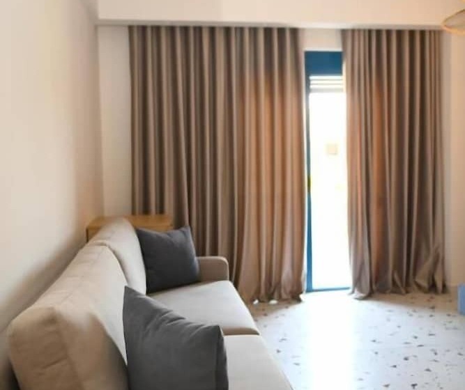 בית מלון כפרי Village By The Sea