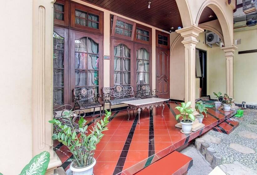 Отель Wulan Homestay Syariah Solo By Oyo