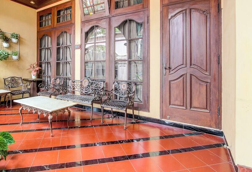 Отель Wulan Homestay Syariah Solo By Oyo