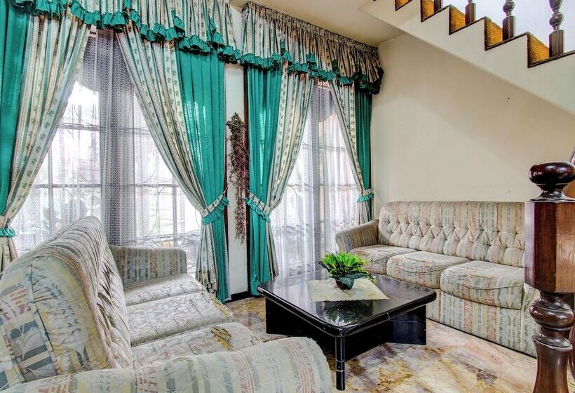 בית מלון כפרי Wulan Homestay Syariah Solo By Oyo