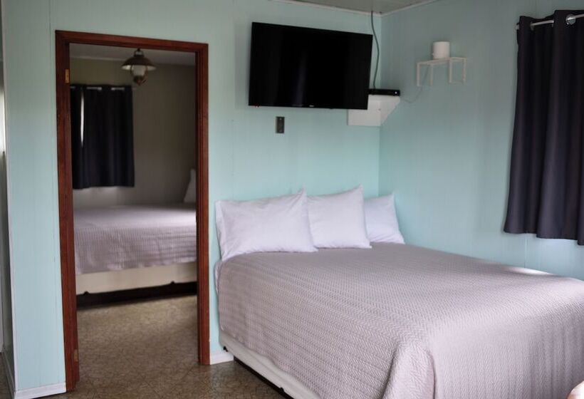 Jackfish Lake Cottages Motel