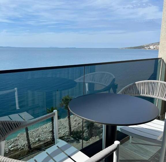 Joelle Premium Hotel