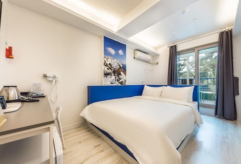 Мотель Gangneung Gyeongpodae Santorini