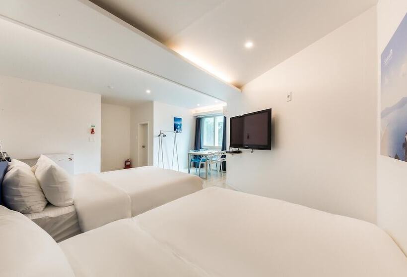 Мотель Gangneung Gyeongpodae Santorini