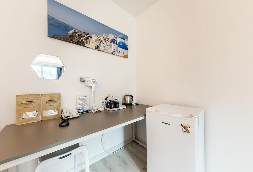 Мотель Gangneung Gyeongpodae Santorini