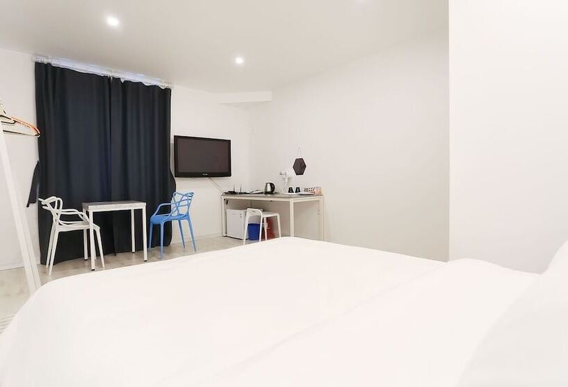 Мотель Gangneung Gyeongpodae Santorini