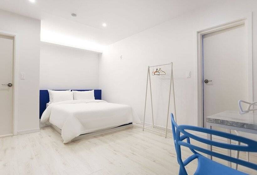 Мотель Gangneung Gyeongpodae Santorini