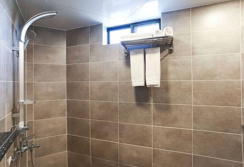 Мотель Gangneung Gyeongpodae Santorini