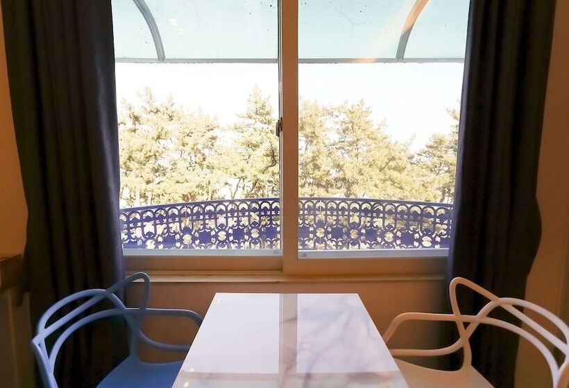 Мотель Gangneung Gyeongpodae Santorini