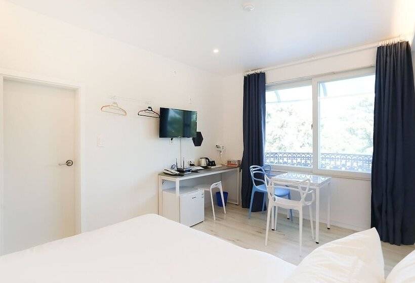 Мотель Gangneung Gyeongpodae Santorini