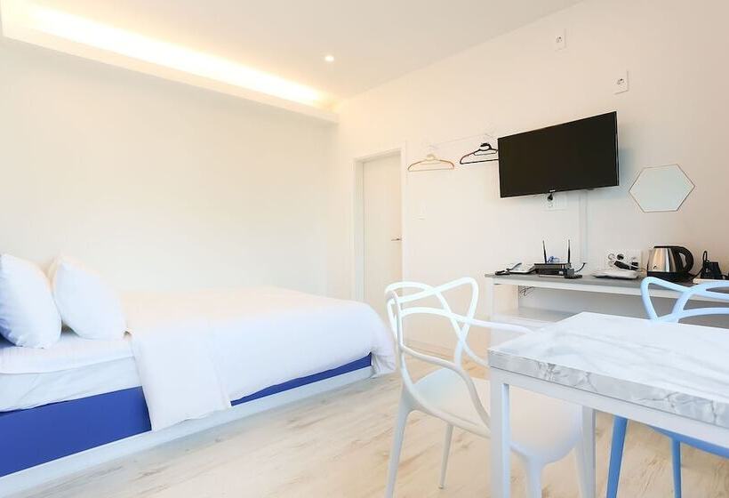 Мотель Gangneung Gyeongpodae Santorini