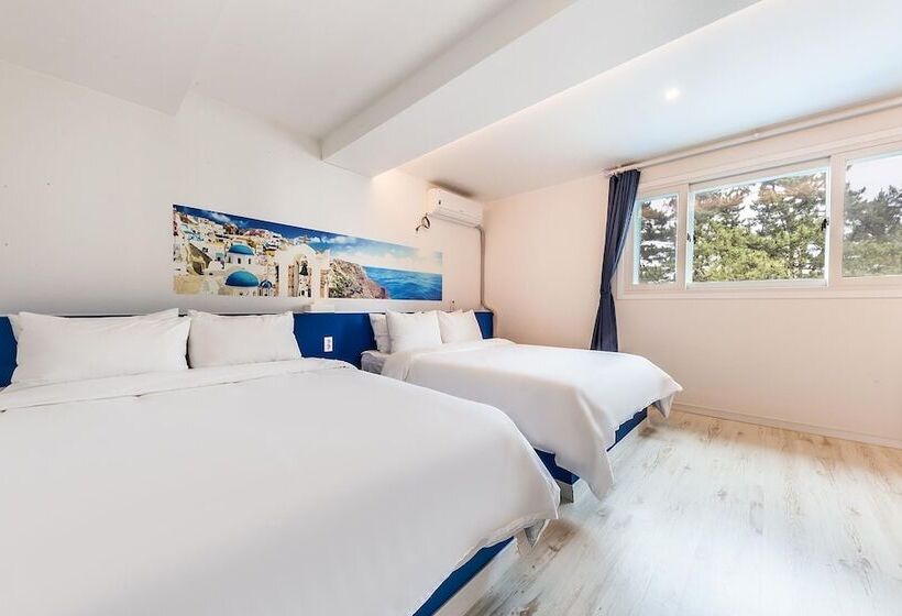 Мотель Gangneung Gyeongpodae Santorini