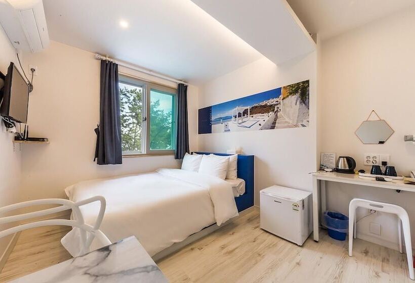 Мотель Gangneung Gyeongpodae Santorini