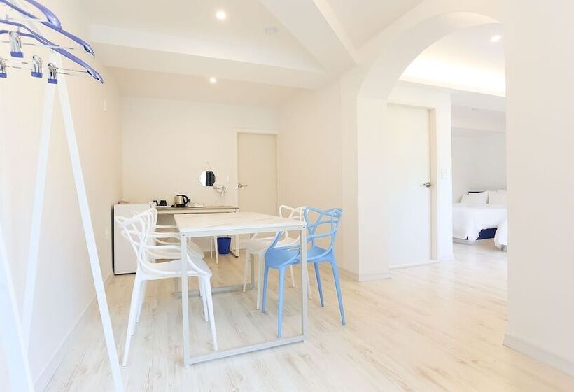 Мотель Gangneung Gyeongpodae Santorini