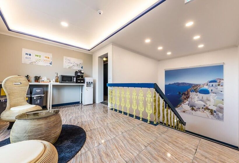 Мотель Gangneung Gyeongpodae Santorini