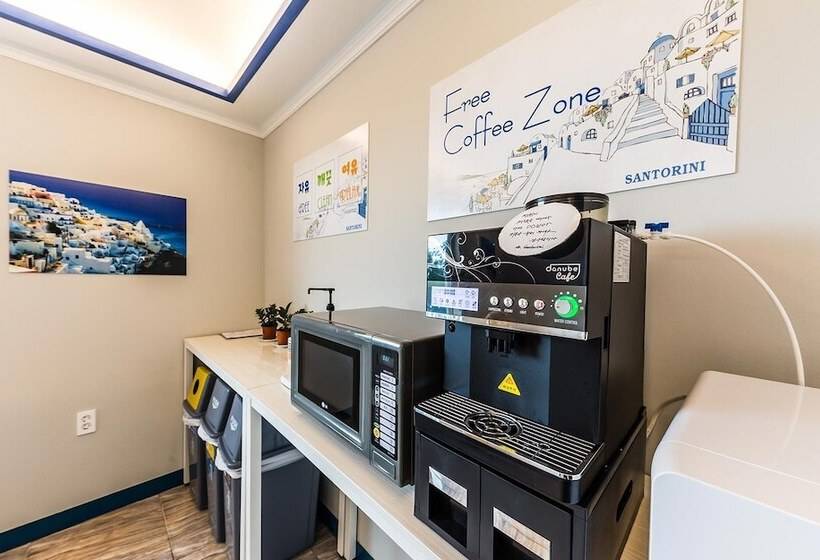 Мотель Gangneung Gyeongpodae Santorini