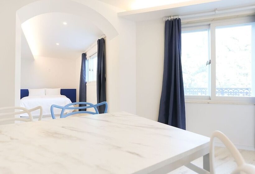 Мотель Gangneung Gyeongpodae Santorini