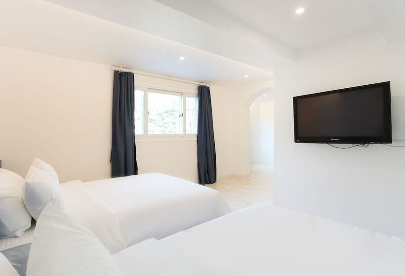 Мотель Gangneung Gyeongpodae Santorini