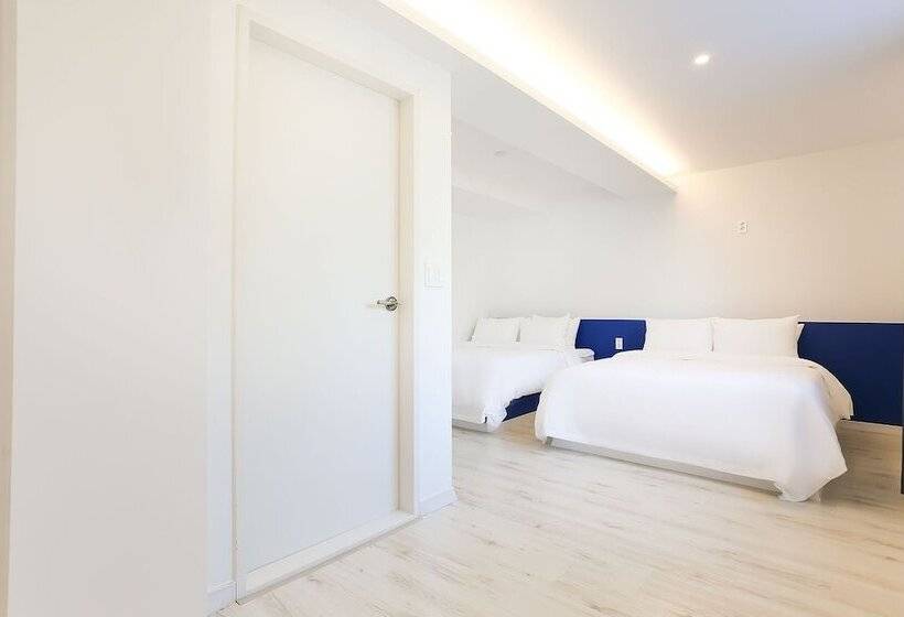 Мотель Gangneung Gyeongpodae Santorini