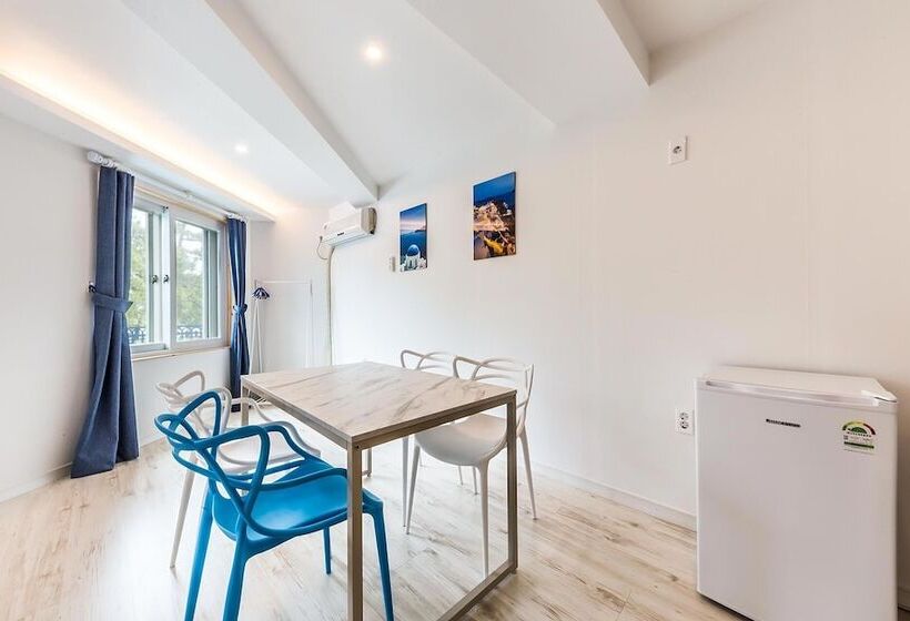 Мотель Gangneung Gyeongpodae Santorini