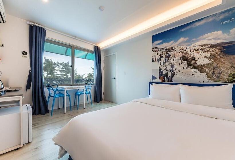 Мотель Gangneung Gyeongpodae Santorini