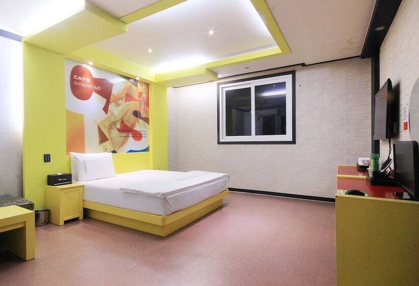 モーテル Gumi Okgye Cats