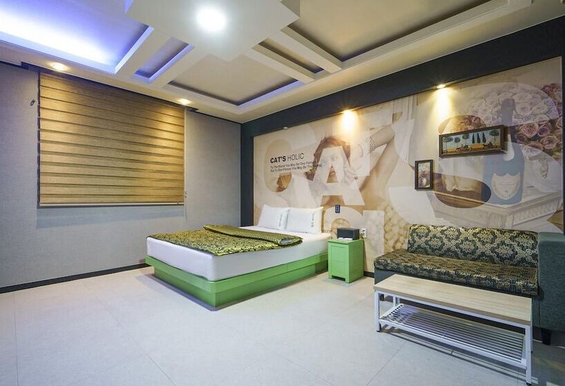 モーテル Gumi Okgye Cats