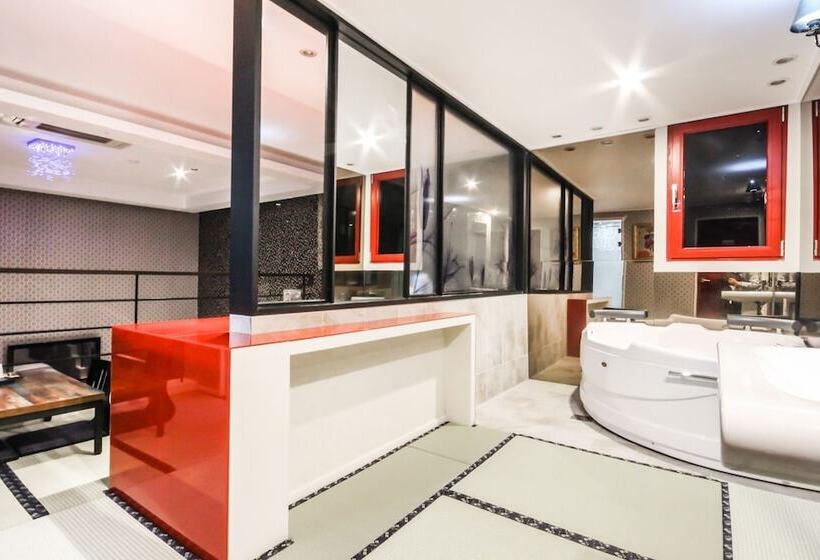 فندق على الطريق Hwasun Oncheon Hotel Tatami