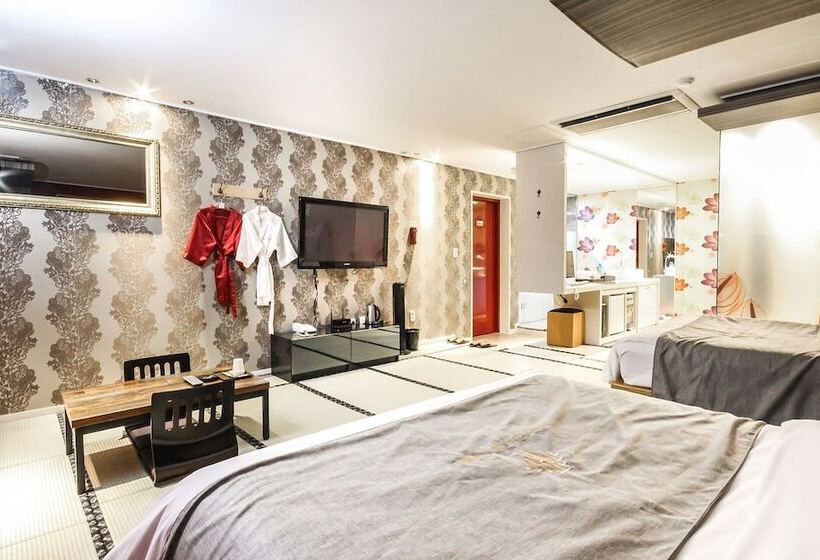 فندق على الطريق Hwasun Oncheon Hotel Tatami