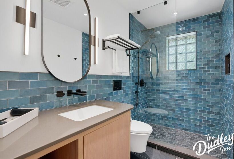 فندق على الطريق The Dudley Inn