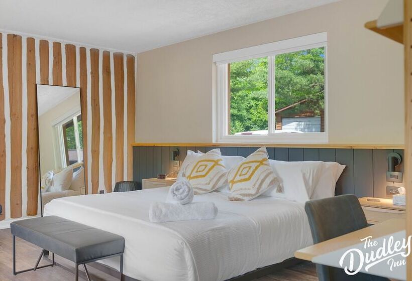 فندق على الطريق The Dudley Inn