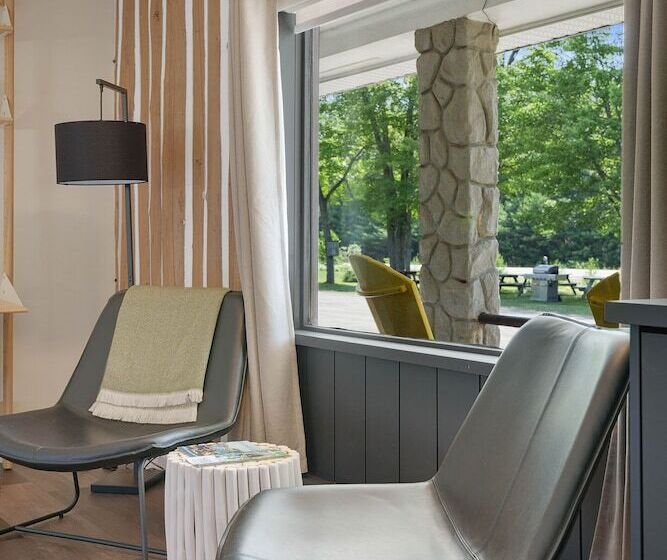 فندق على الطريق The Dudley Inn