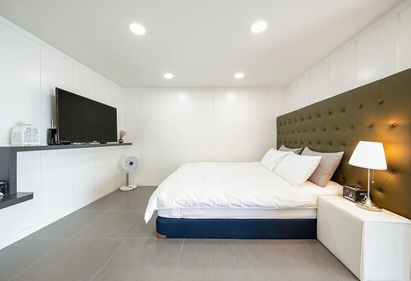 Namhae Sea And View Pool Villa Pension