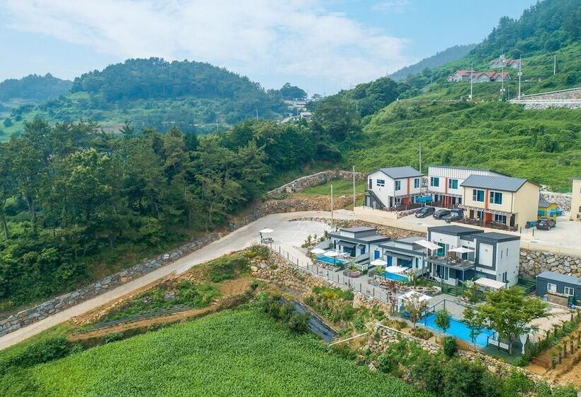 Namhae Sea And View Pool Villa Pension