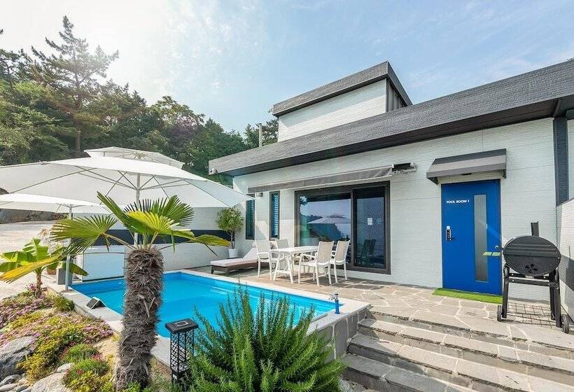 Namhae Sea And View Pool Villa Pension