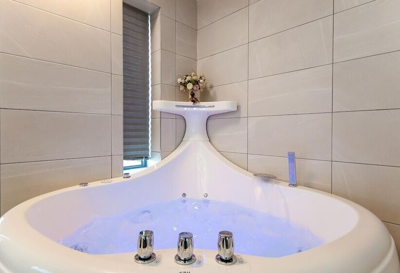 Namhae Sea And View Pool Villa Pension