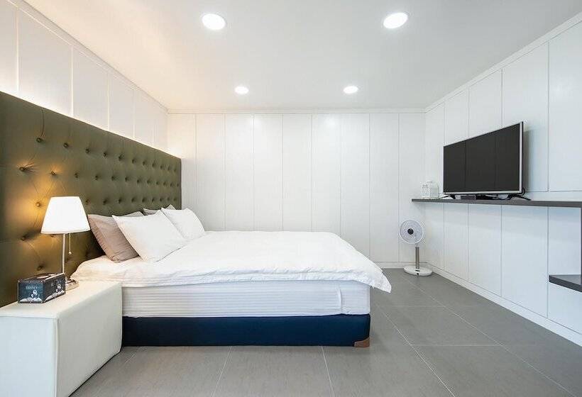 Namhae Sea And View Pool Villa Pension