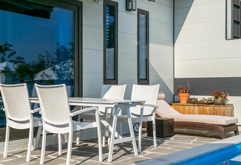 Namhae Sea And View Pool Villa Pension