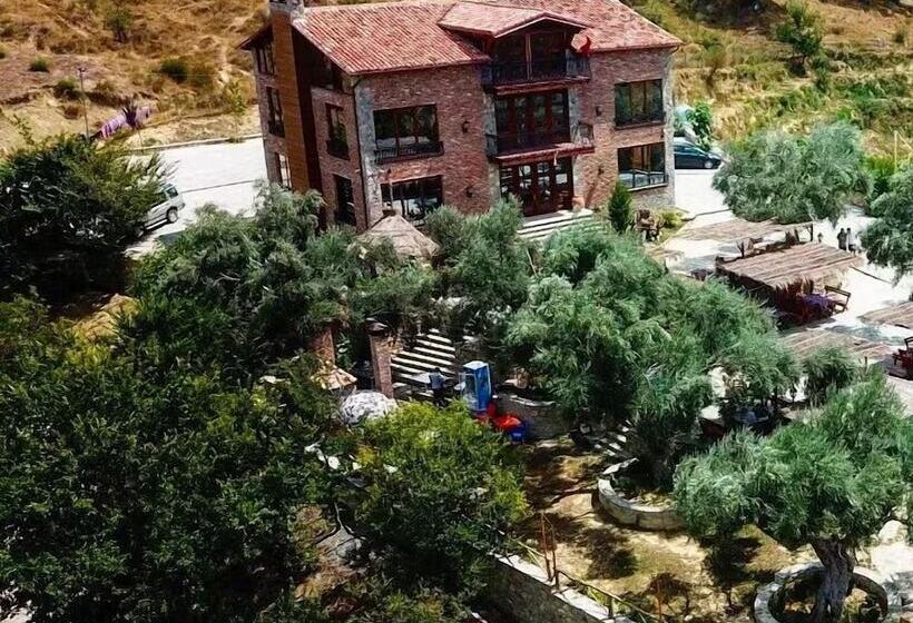 Пансион Bujtina Ajazi